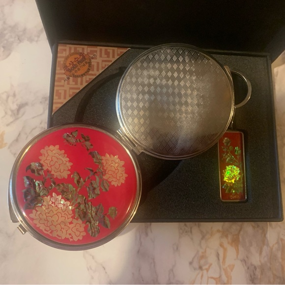 Compact Mirror and Keychain Set with Mother of Pearl Butterfly - Red - Picture 5 of 5